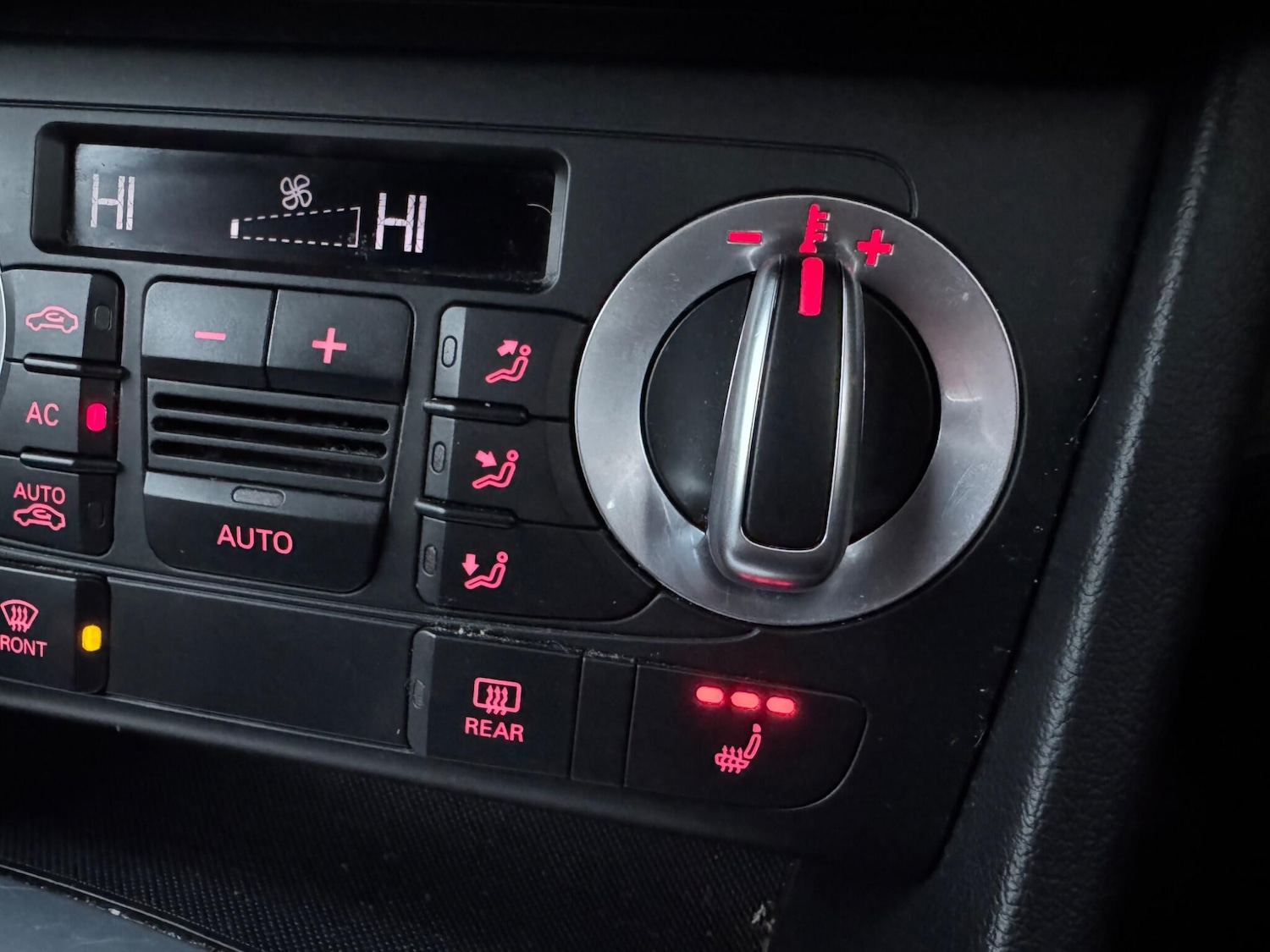 Used Audi Q3 2013 for sale - 76060606: Photo 12