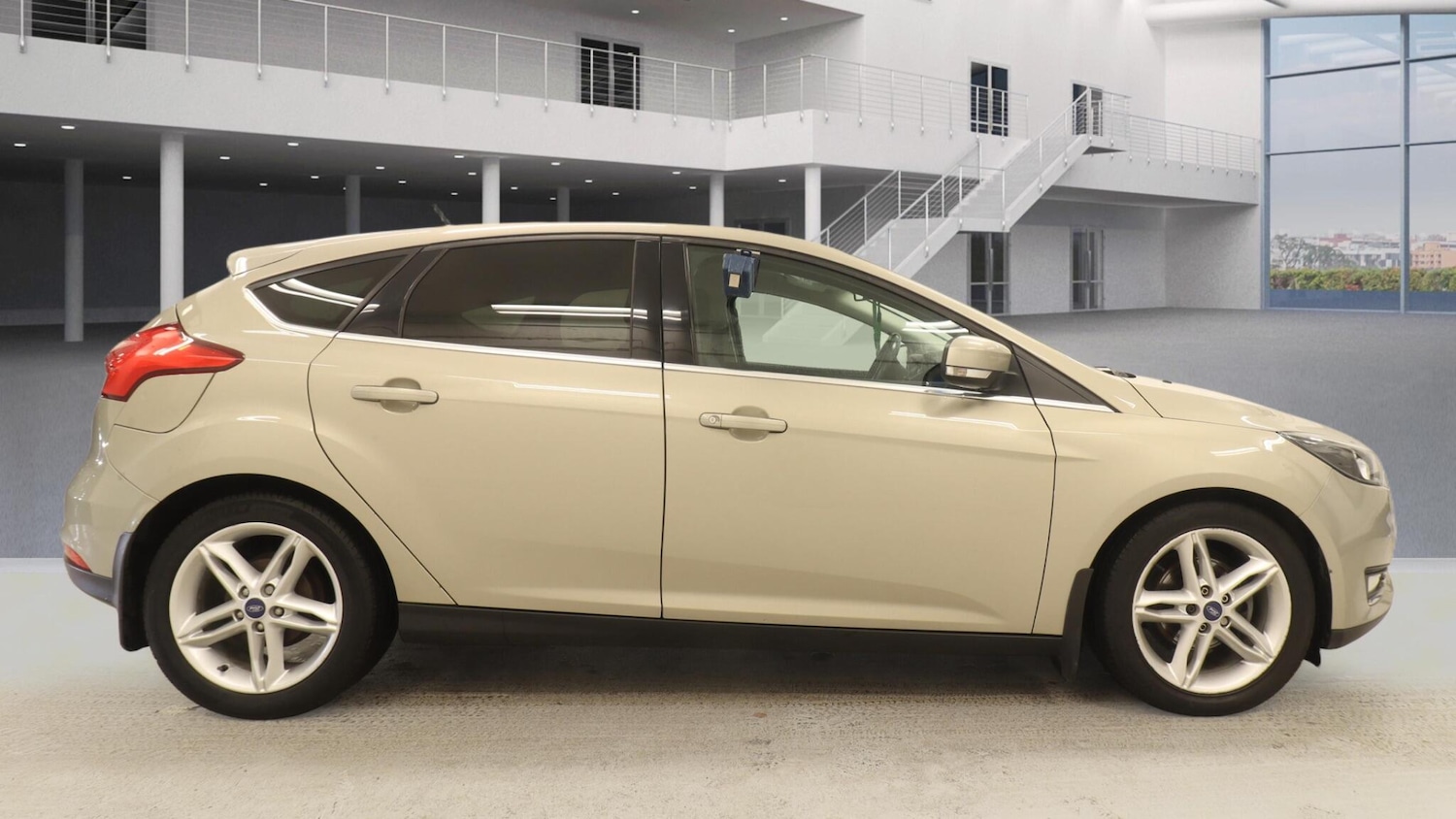 Used Ford Focus 2015 for sale - 77426152: Photo 3