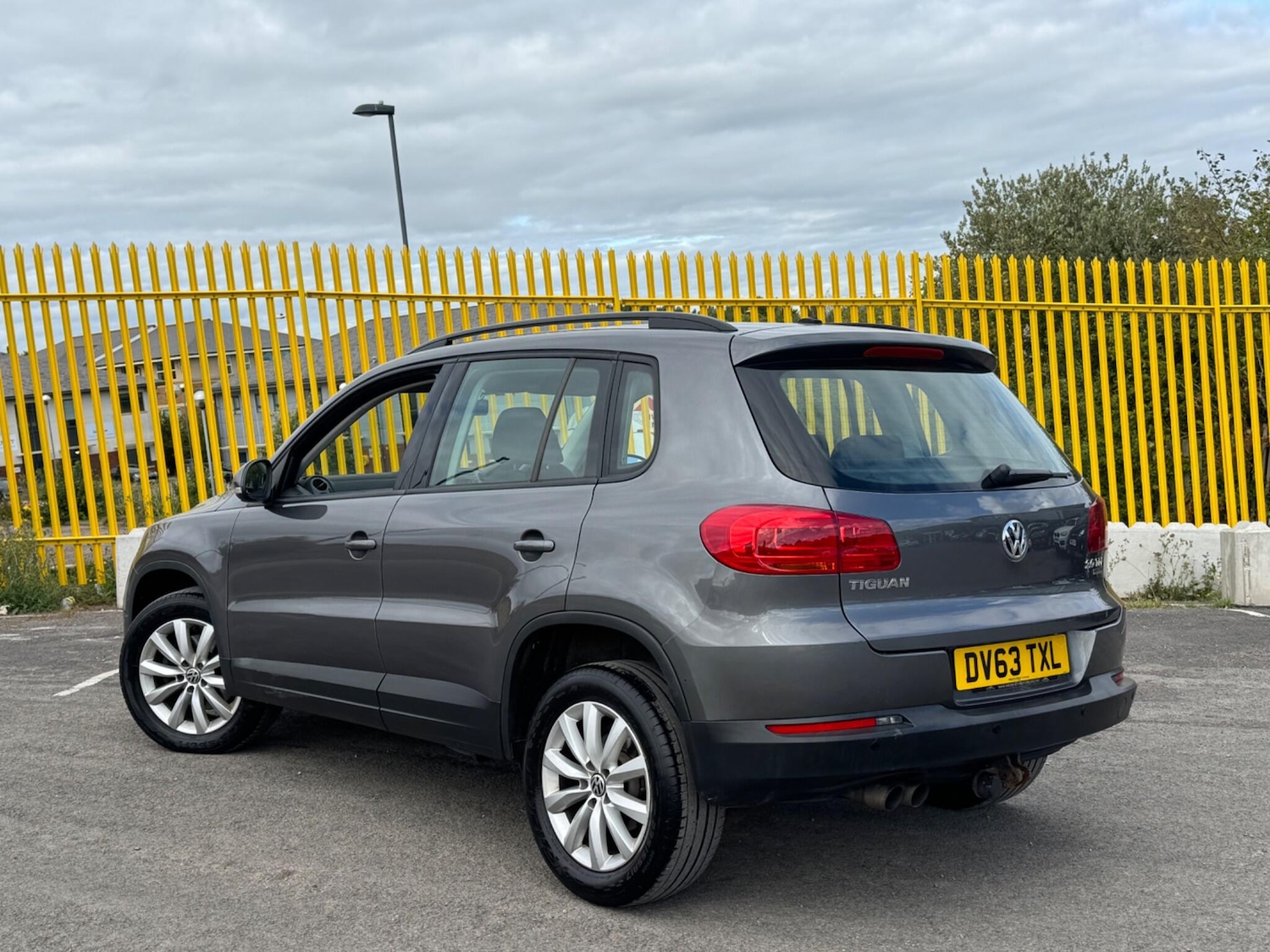 Used Volkswagen Tiguan 2013 for sale - 76772127: Photo 2