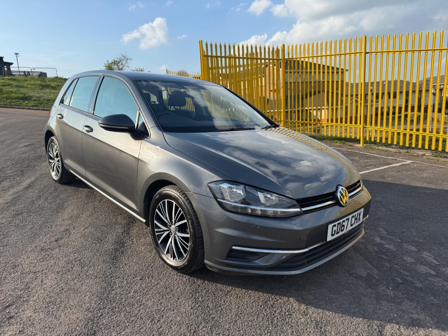 Used Volkswagen Golf 2017 for sale - 76527706: Photo 2
