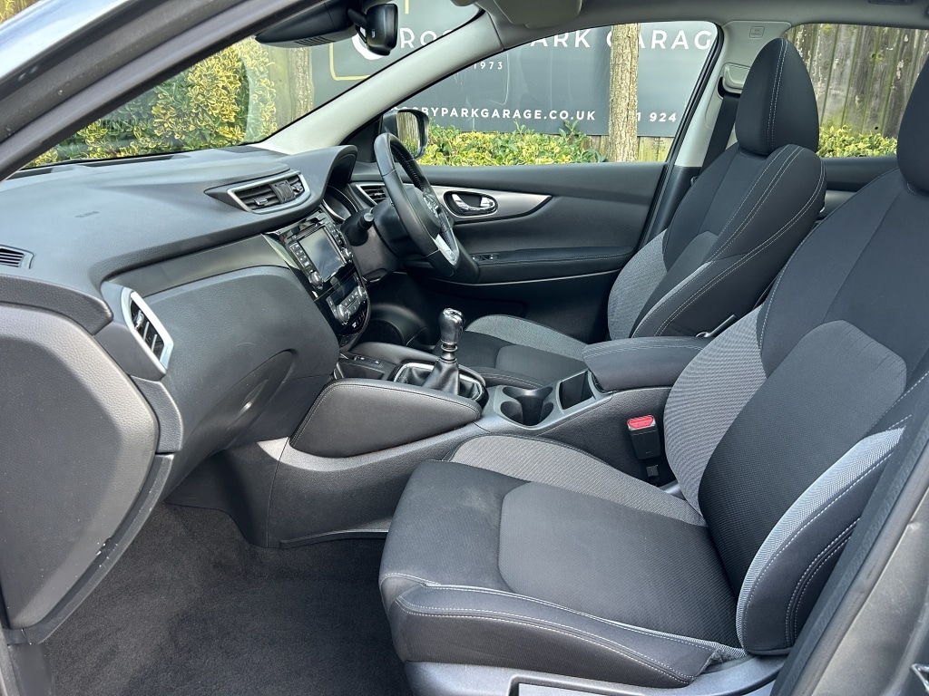 Used Nissan Qashqai 2017 for sale - 77573059: Photo 2