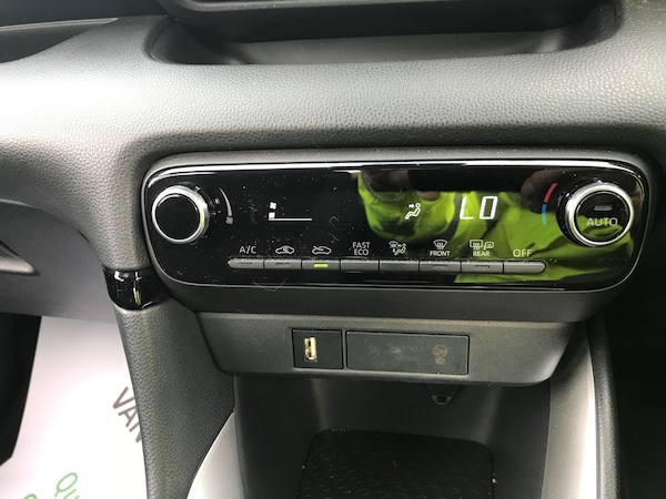 Used Toyota Yaris 2022 for sale - 76299335: Photo 32