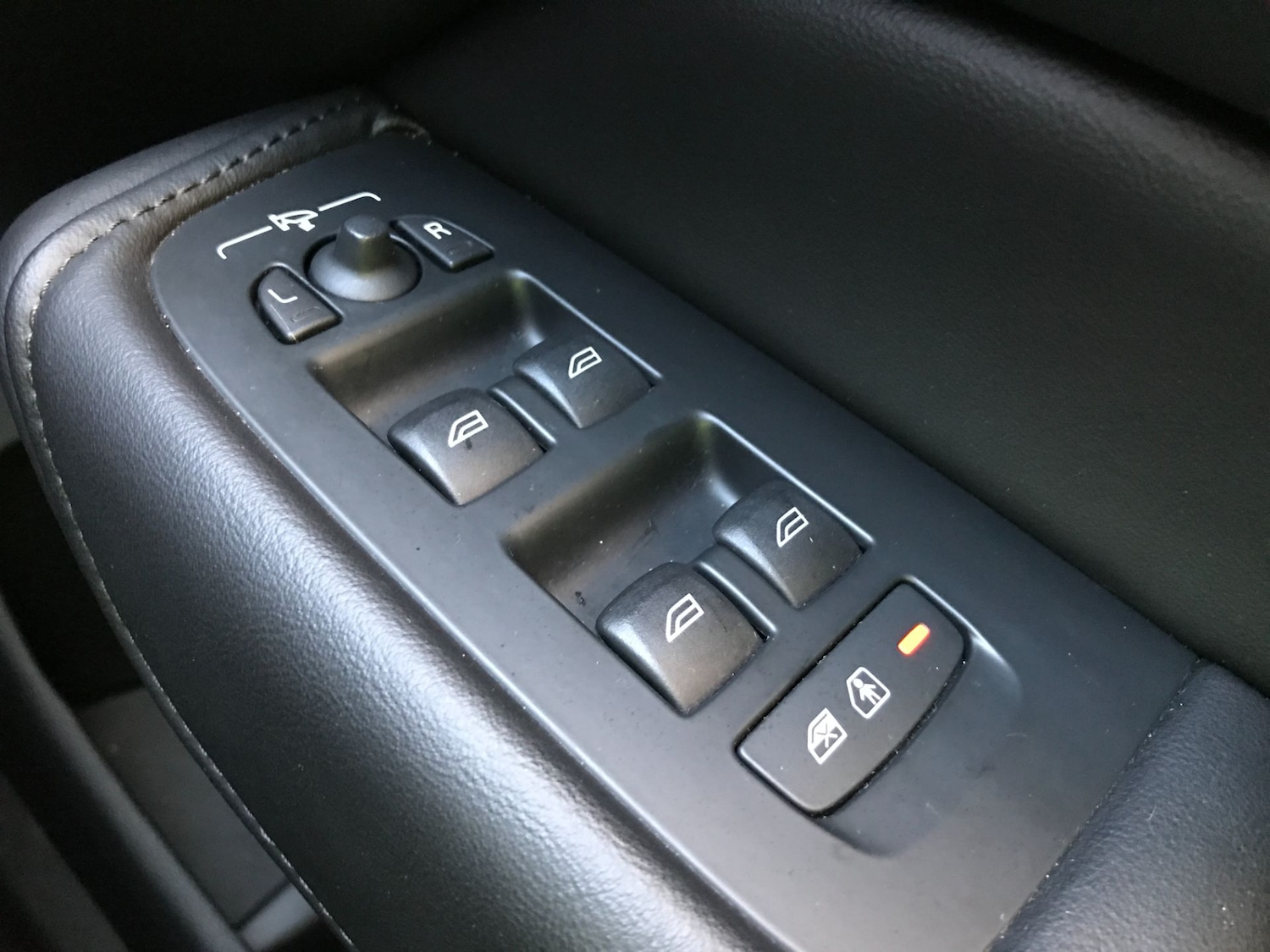 Used Volvo XC60 2023 for sale - 76603575: Photo 38