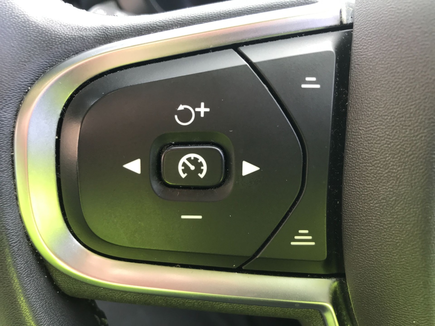 Used Volvo XC60 2023 for sale - 76415972: Photo 30