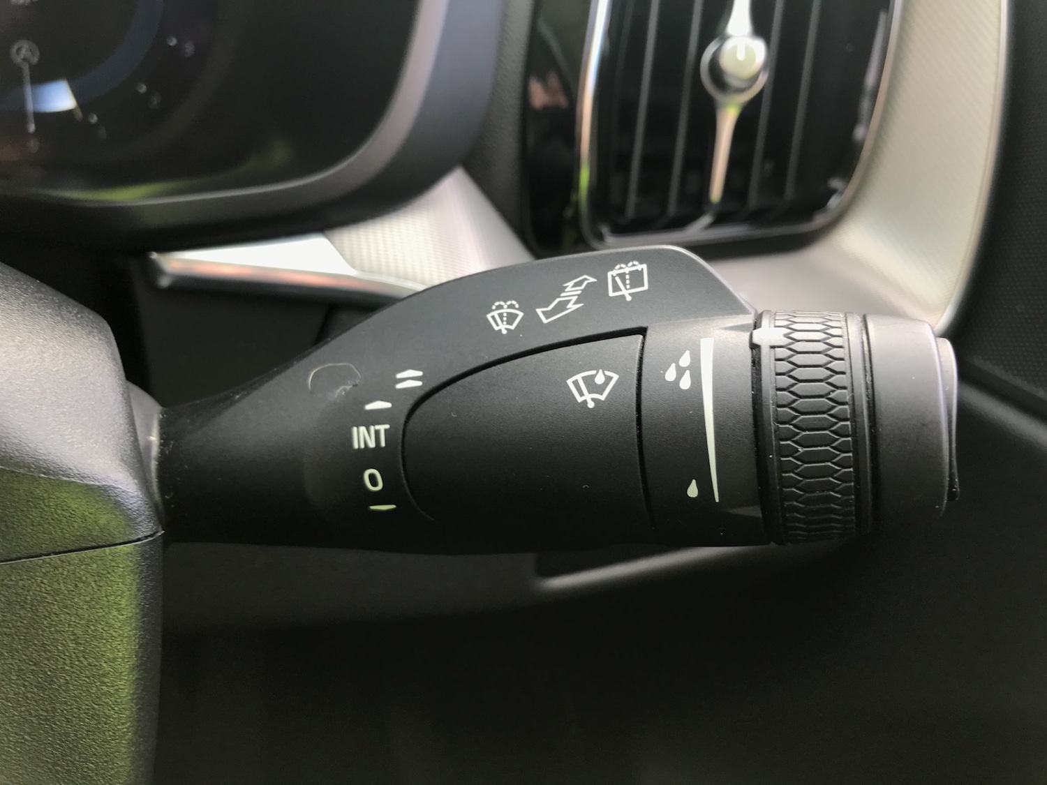 Used Volvo XC60 2023 for sale - 76415972: Photo 35