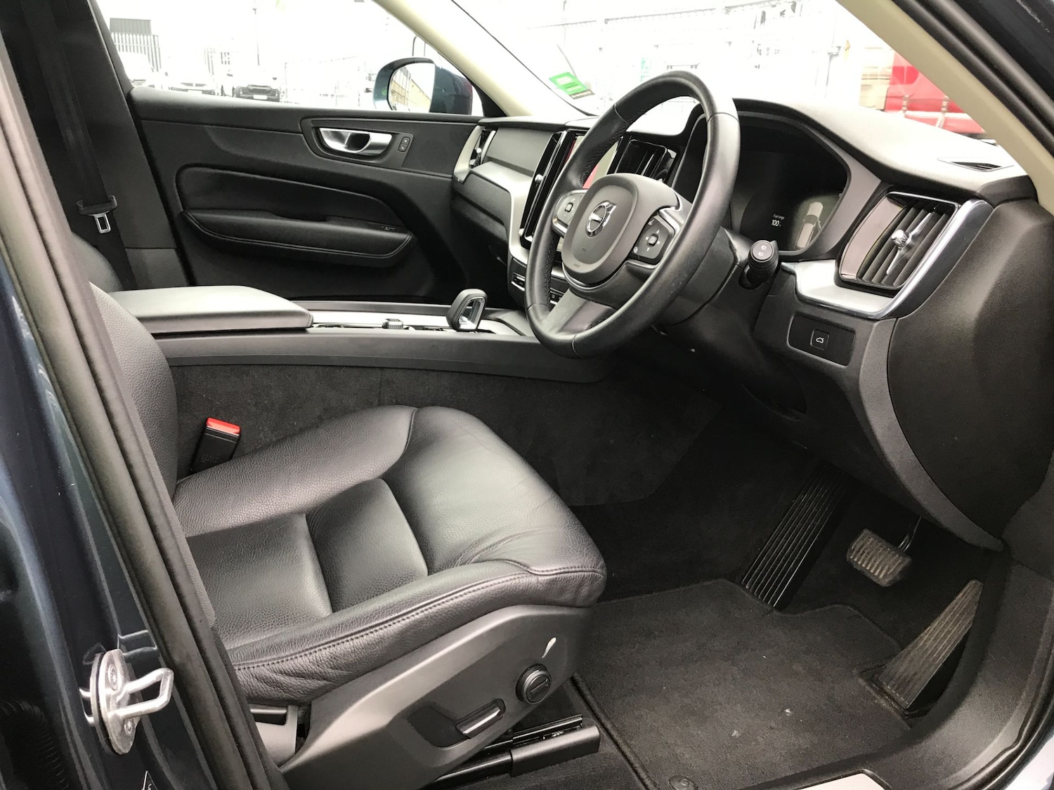 Used Volvo XC60 2023 for sale - 76415970: Photo 16