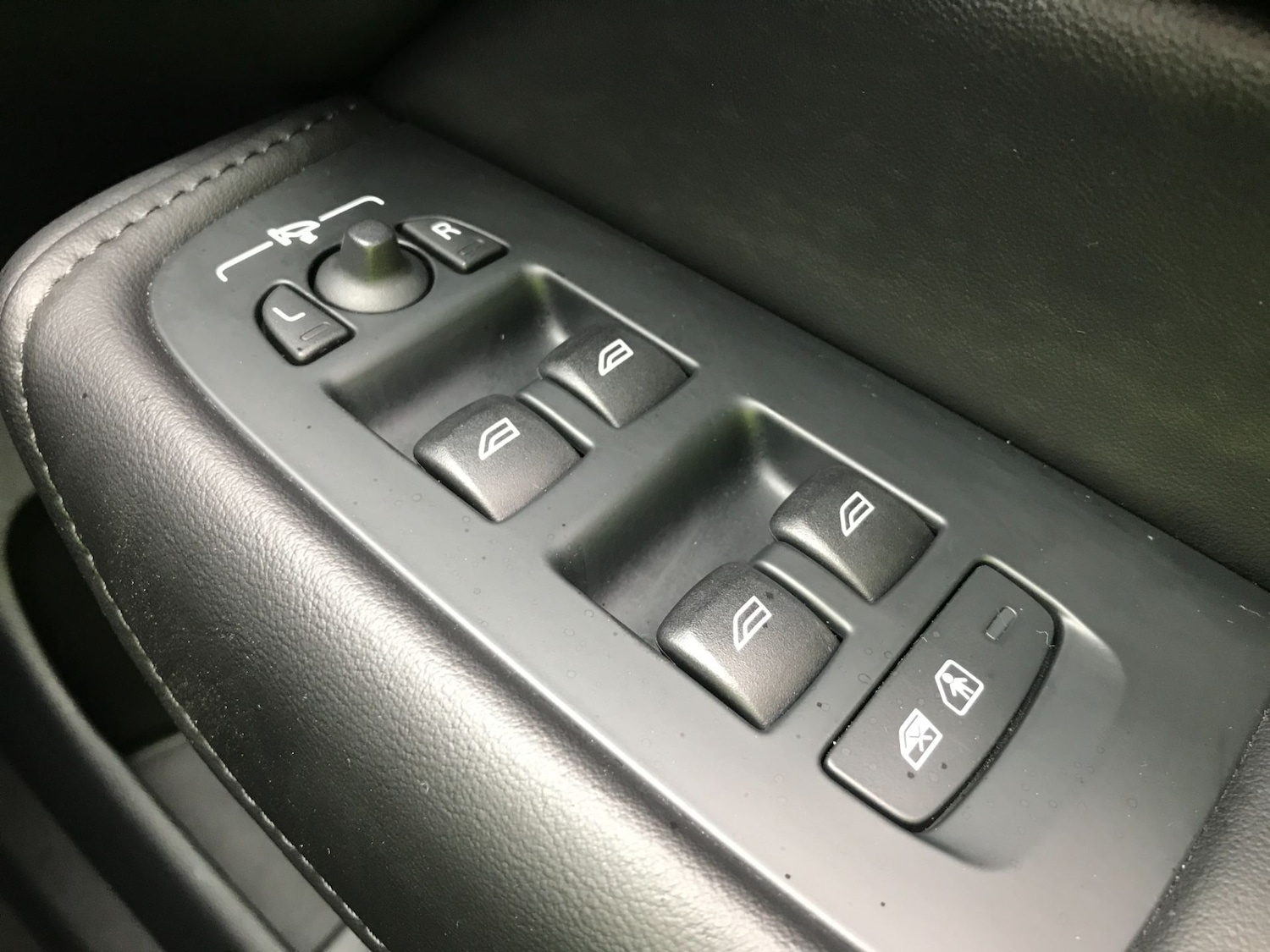 Used Volvo XC60 2023 for sale - 76415970: Photo 40