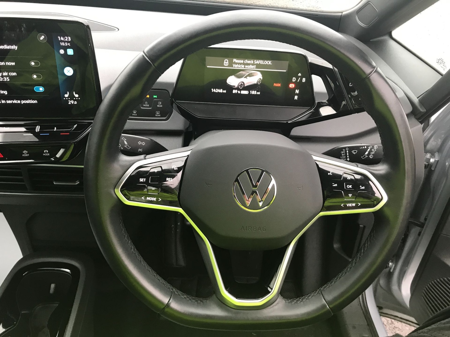 Used Volkswagen ID.3 2023 for sale - 76637829: Photo 11