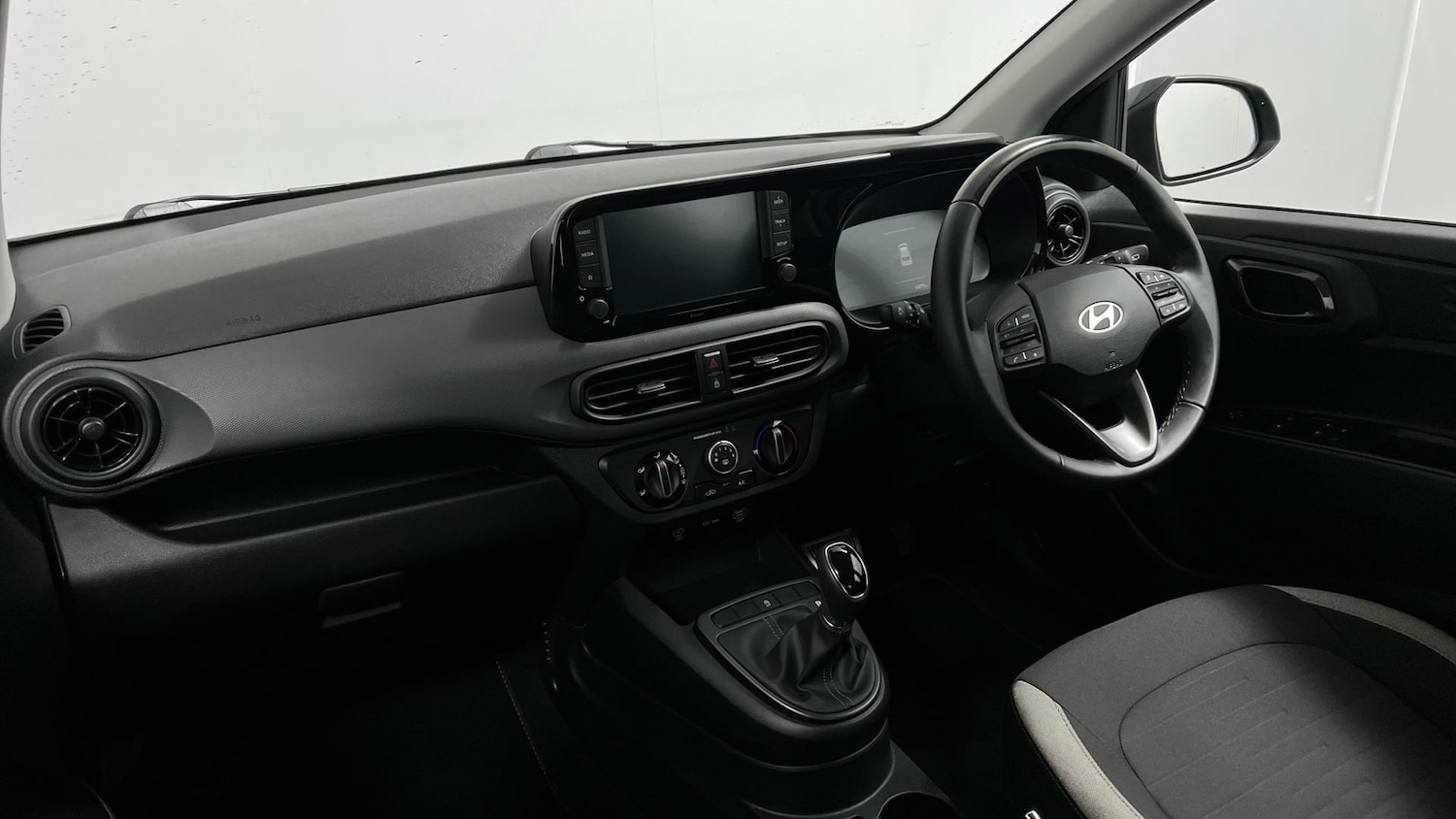 Used Hyundai i10 2024 for sale - 77140841: Photo 2