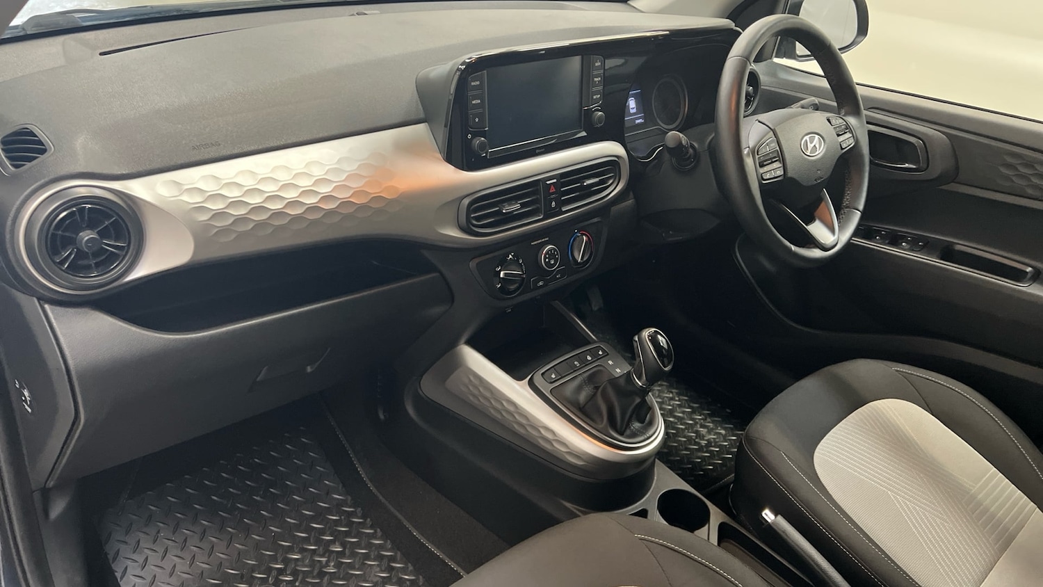 Used Hyundai i10 2020 for sale - 77622661: Photo 2