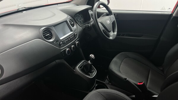 Used Hyundai i10 2019 for sale - 76272087: Photo 2