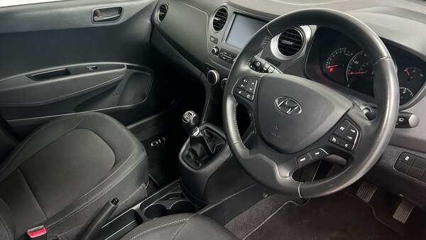 Used Hyundai i10 2019 for sale - 76272087: Photo 6