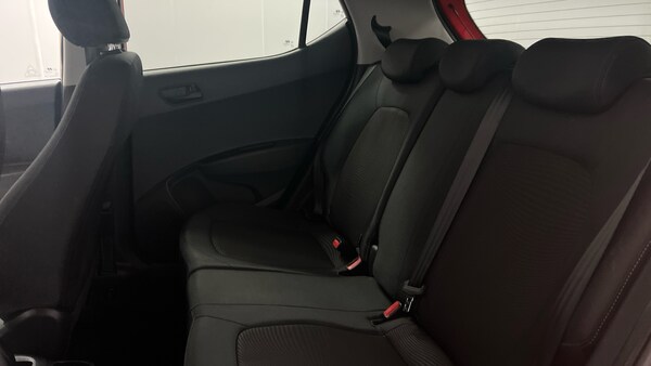 Used Hyundai i10 2019 for sale - 76272087: Photo 9