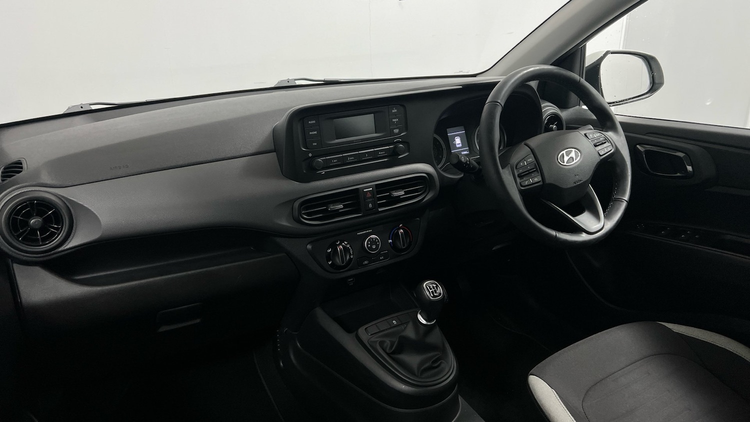 Used Hyundai i10 2022 for sale - 76497614: Photo 2