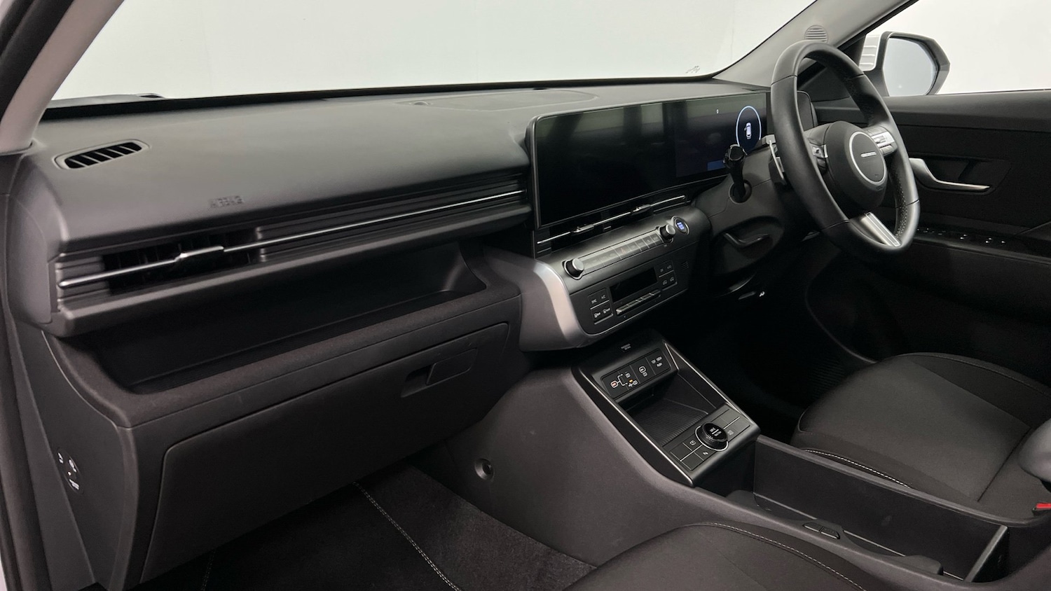 Used Hyundai KONA 2025 for sale - 76679067: Photo 2