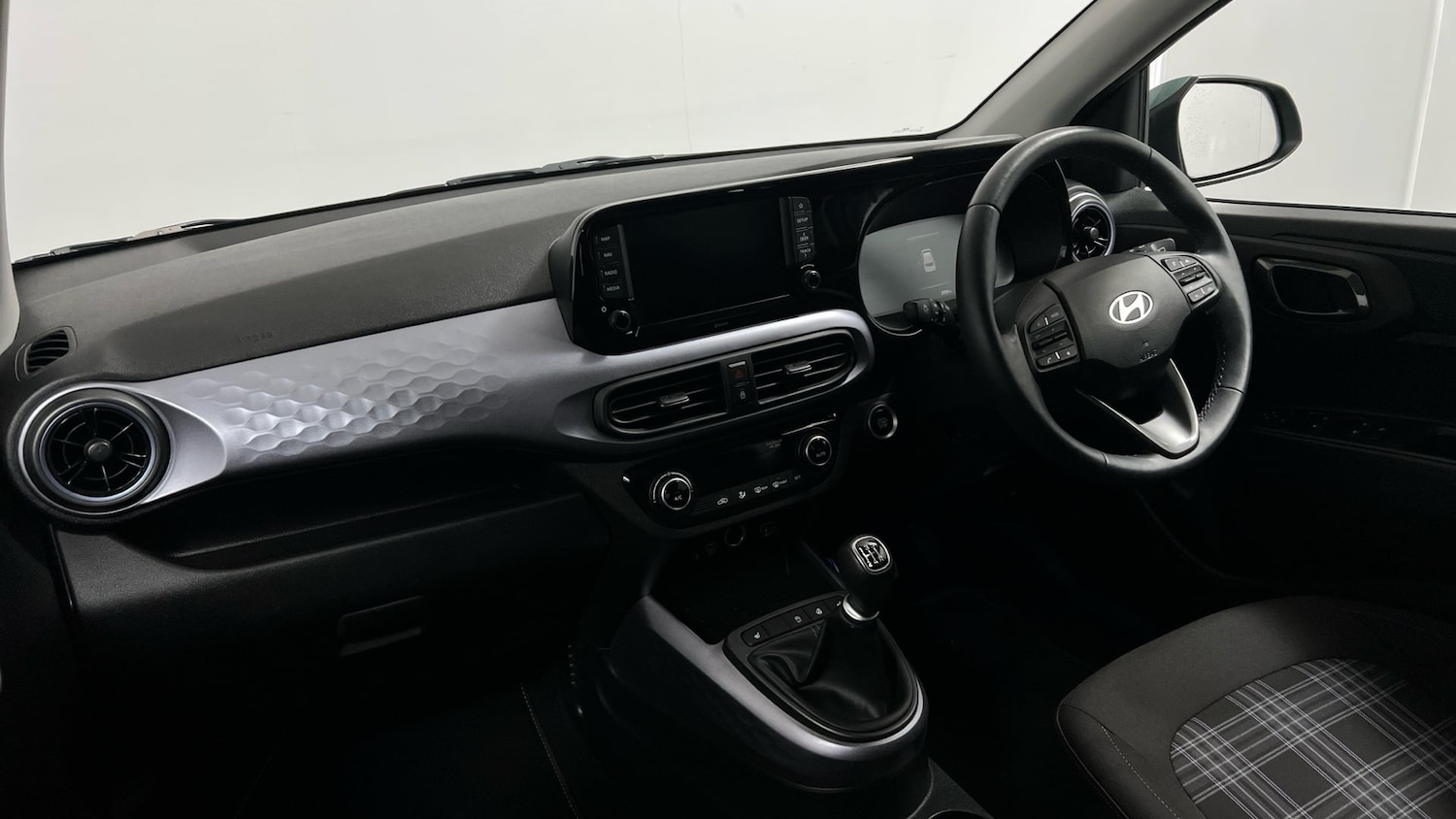 Used Hyundai i10 2023 for sale - 77303879: Photo 2
