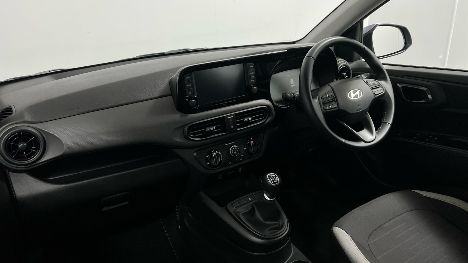 Used Hyundai i10 2023 for sale - 77213613: Photo 2