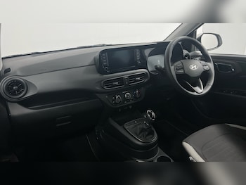 Used Hyundai i10 2024 for sale - 76677067: Photo