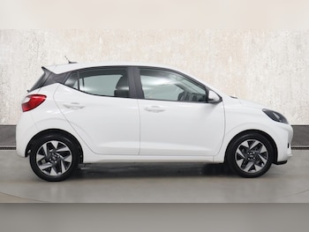 Used Hyundai i10 2024 for sale - 76677067: Photo