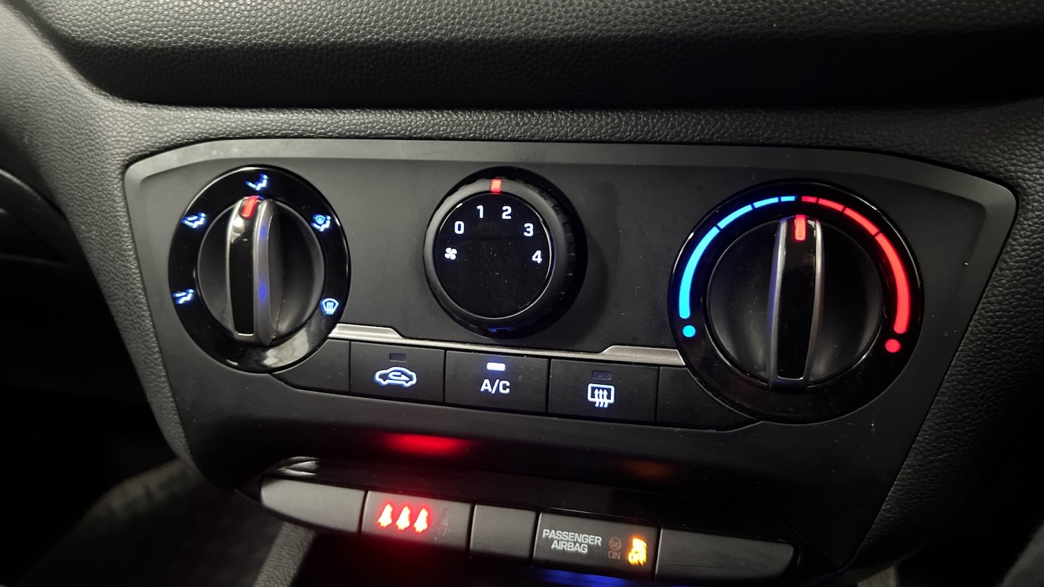 Used Hyundai i20 2018 for sale - 77014939: Photo 17