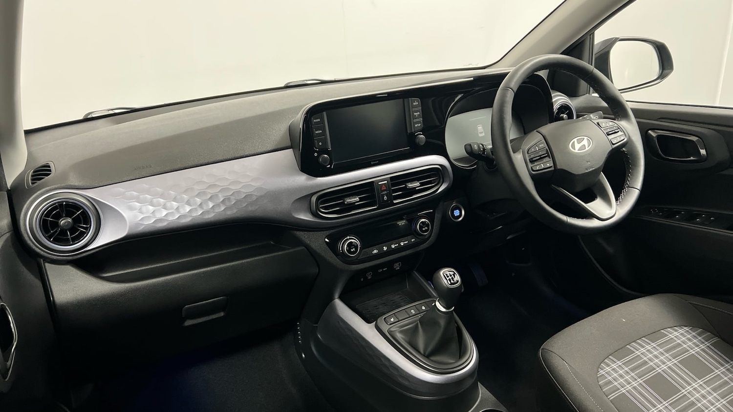 Used Hyundai i10 2023 for sale - 77277536: Photo 2