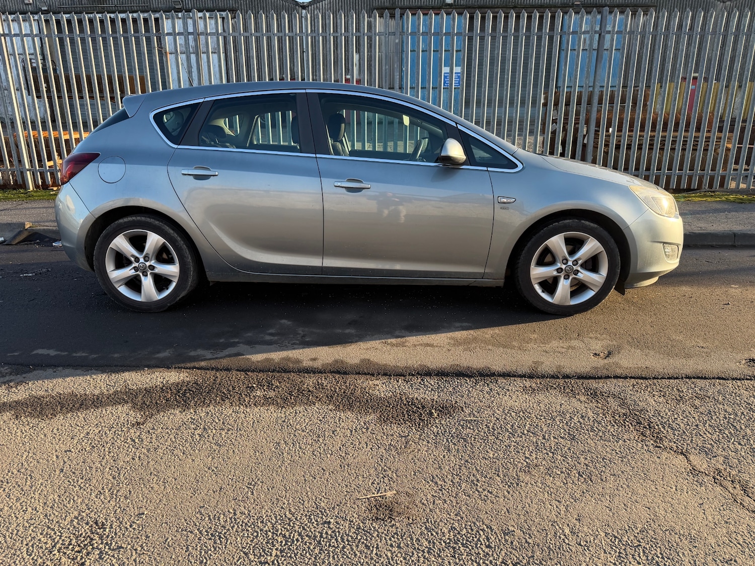 Used Vauxhall Astra 2011 for sale - 77046286: Photo 3