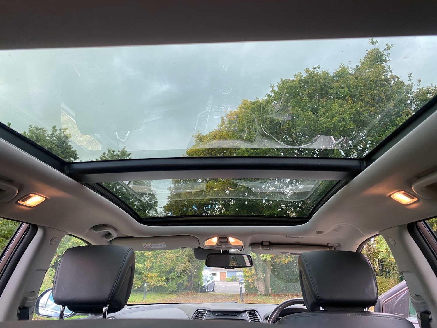 Used Hyundai Santa Fe 2015 for sale - 76343009: Photo 10