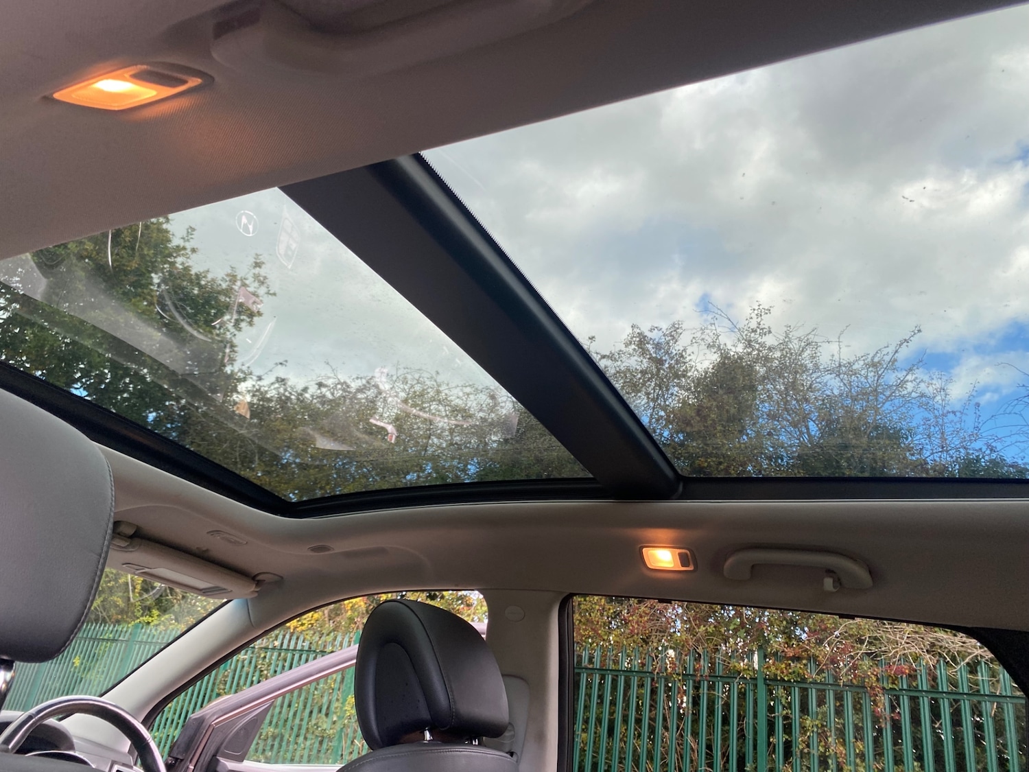 Used Hyundai Santa Fe 2015 for sale - 76343009: Photo 11