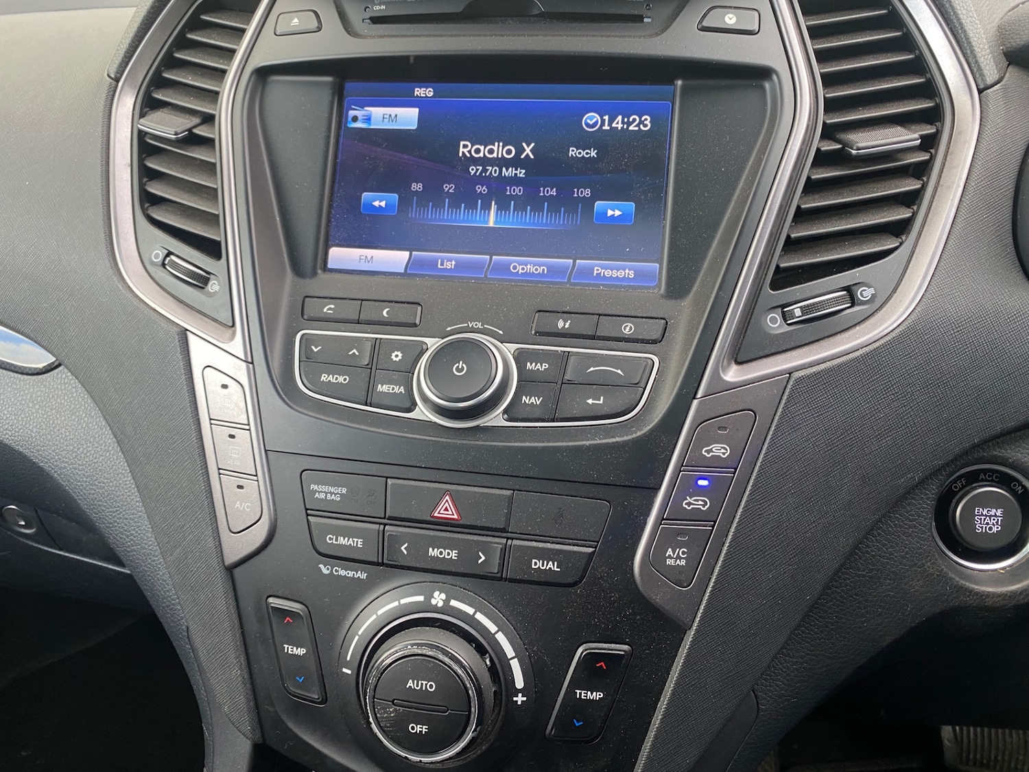 Used Hyundai Santa Fe 2015 for sale - 76343009: Photo 16