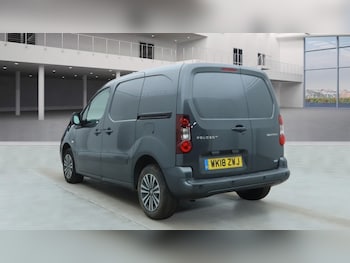 Used Peugeot Partner 2018 for sale - 76940011: Photo