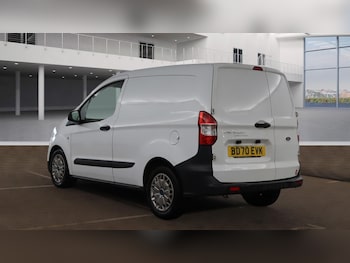 Ford Transit Courier feature image 3