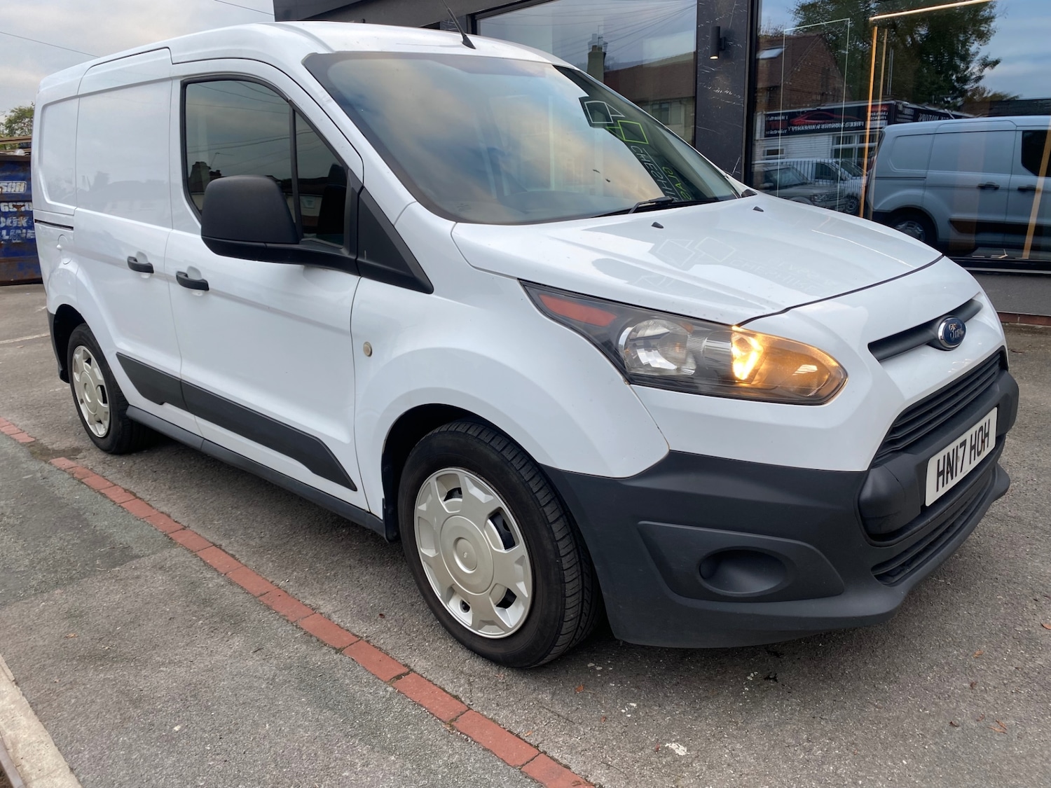 Used Ford Transit Connect 2017 for sale - 76277131: Photo 3