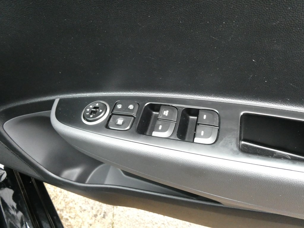 Used Hyundai i10 2018 for sale - 76534119: Photo 18