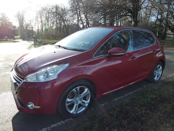 Used Peugeot 208 2014 for sale - 76780515: Photo