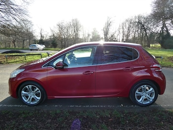 Used Peugeot 208 2014 for sale - 76780515: Photo