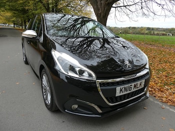 Peugeot - 208