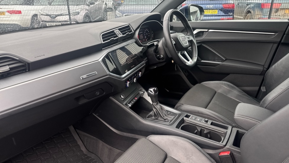 Used Audi Q3 2023 for sale - 76661018: Photo 2