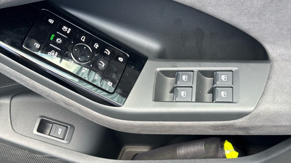 Used Audi Q6 e-tron 2025 for sale - 76168579: Photo 28