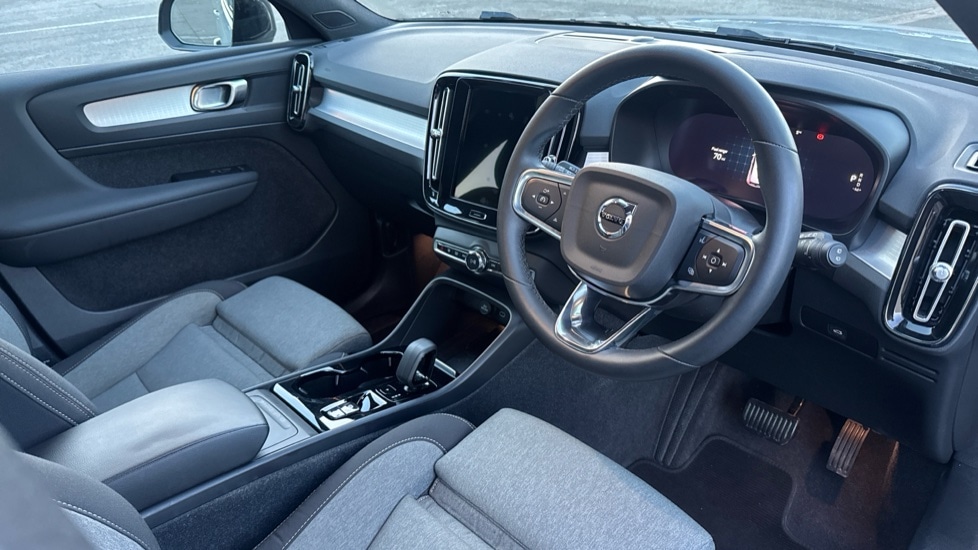 Used Volvo XC40 2023 for sale - 76873196: Photo 9
