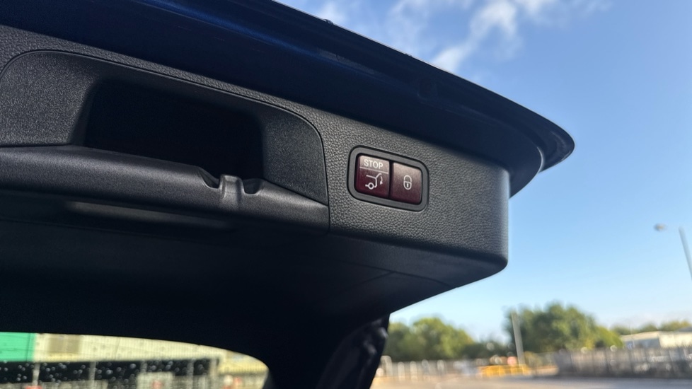 Used Mercedes-Benz GLC 2019 for sale - 76025311: Photo 53
