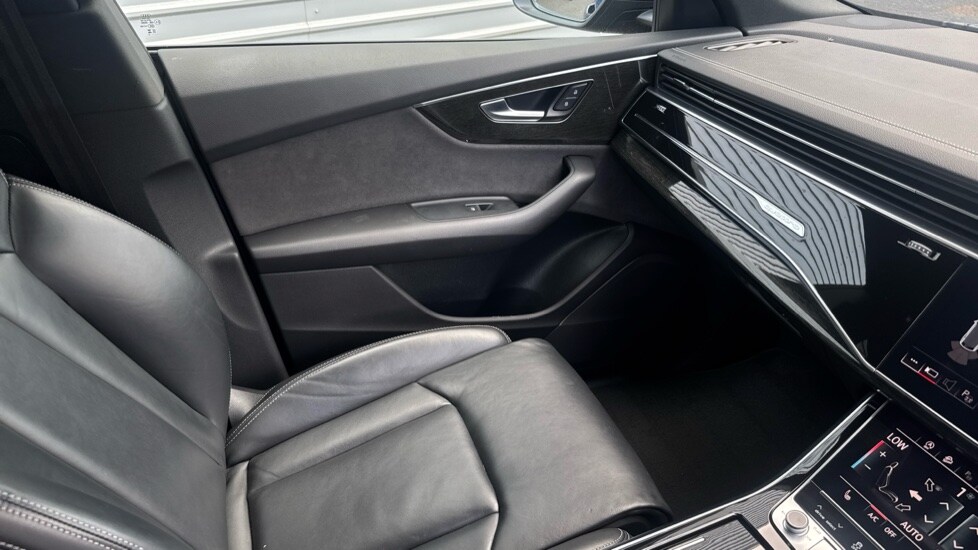 Used Audi Q8 2023 for sale - 76400839: Photo 51