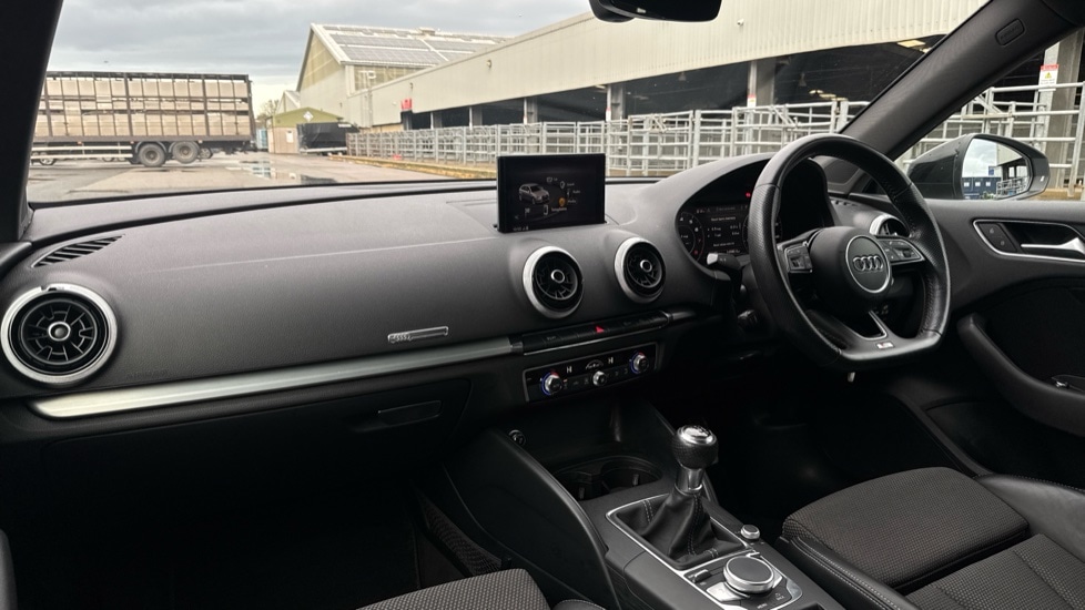 Used Audi A3 2018 for sale - 76888837: Photo 2