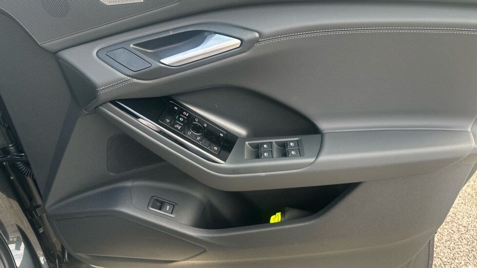 Used Audi Q6 e-tron 2025 for sale - 76328055: Photo 28