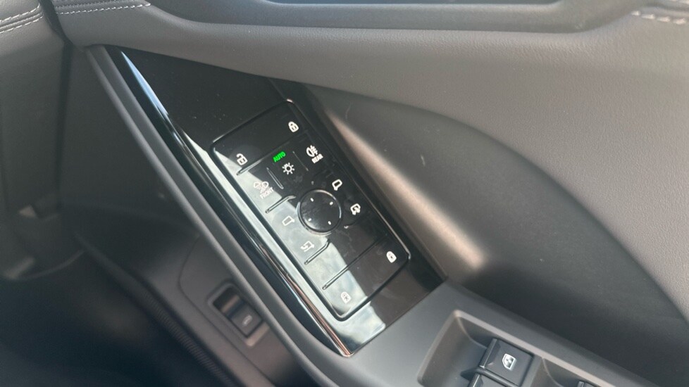 Used Audi Q6 e-tron 2025 for sale - 76328055: Photo 45