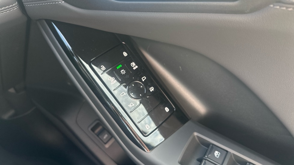 Used Audi Q6 e-tron 2025 for sale - 76870222: Photo 45