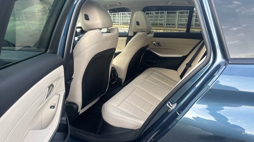 Used BMW 3 Series 2024 for sale - 76609742: Photo 14