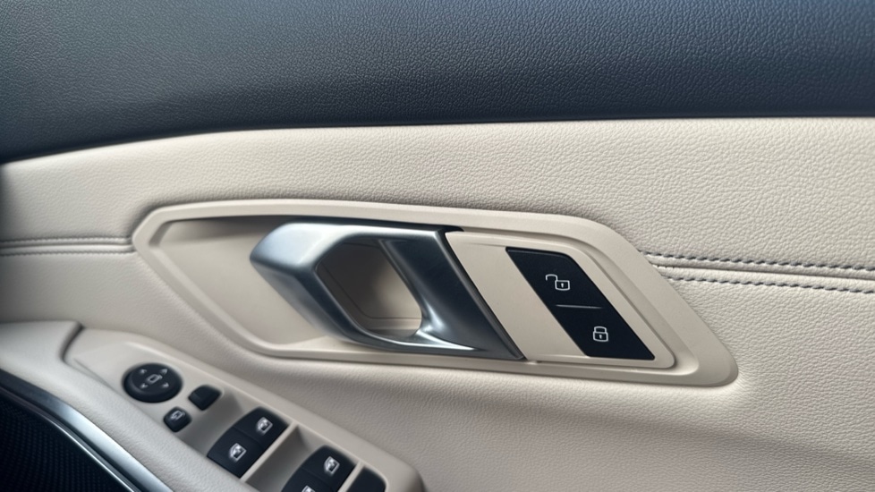 Used BMW 3 Series 2024 for sale - 76609742: Photo 25