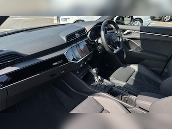 Used Audi Q3 2024 for sale - 76261708: Photo 2