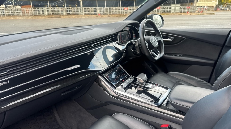 Used Audi Q8 2025 for sale - 76519350: Photo 2