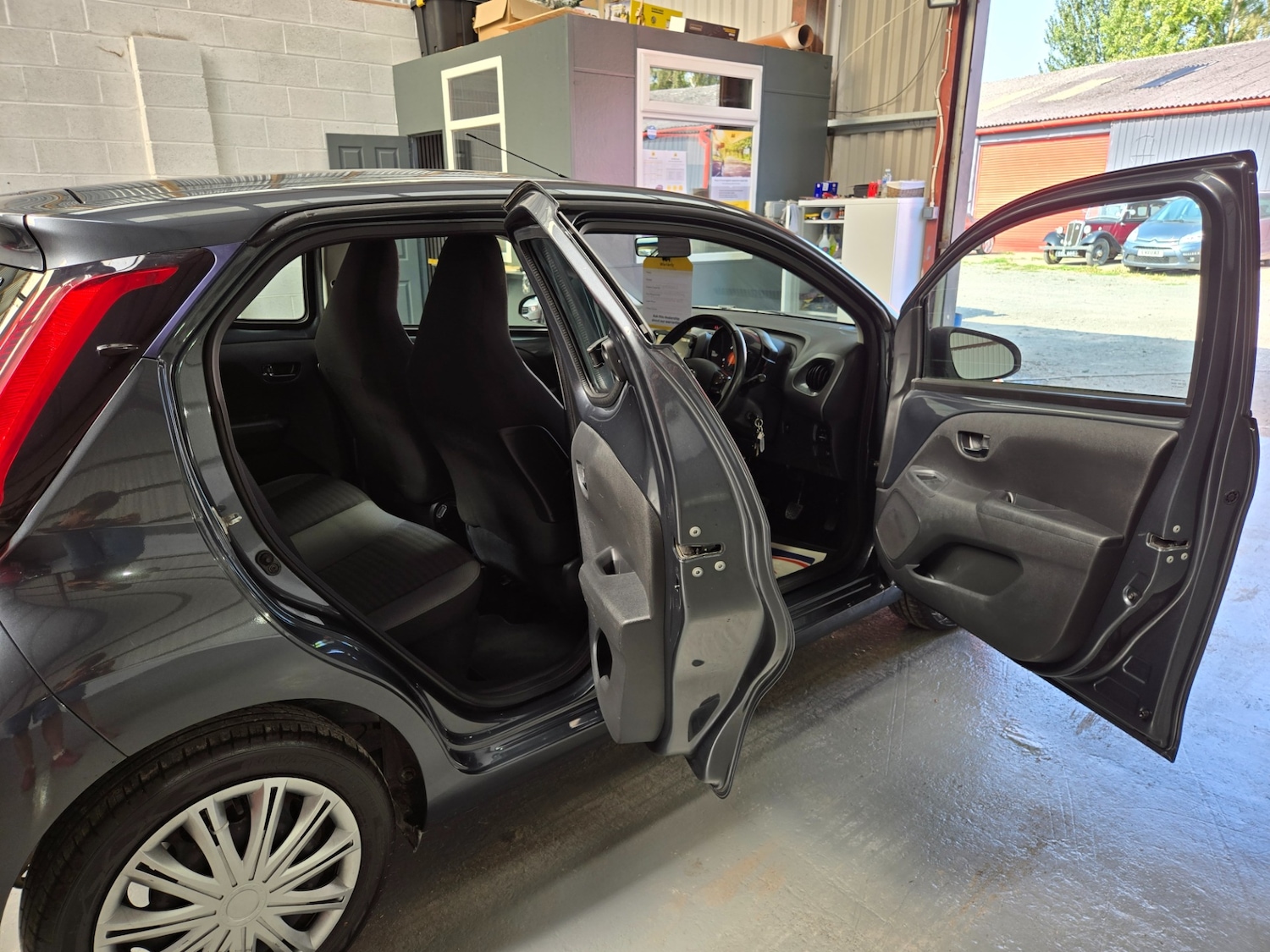 Used Toyota AYGO 2018 for sale - 76663675: Photo 9